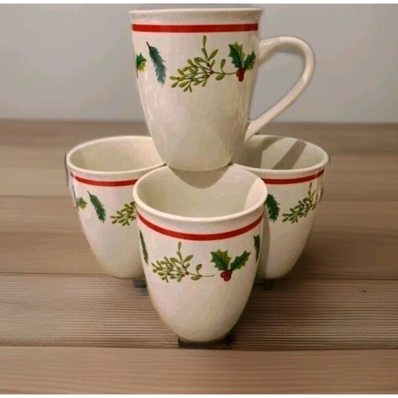 Royal Norfolk Holly Leaves & Berries Mug Christmas Green Brier International 4Pk